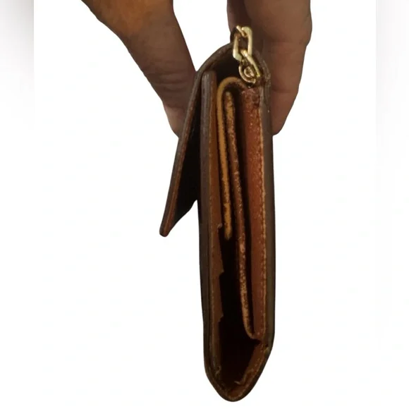 Louis Vuitton Portefeuille International Monogram
Wallet - Picture 3 of 10